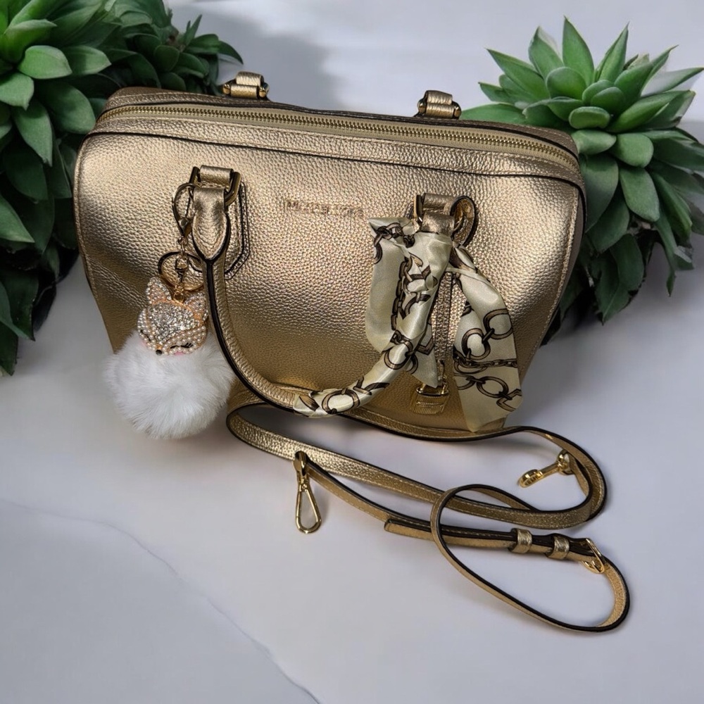 EUC Michael Kors Mercer Medium Duffle Metallic Leather Pale Gold Boston Bag - Picture 6 of 9